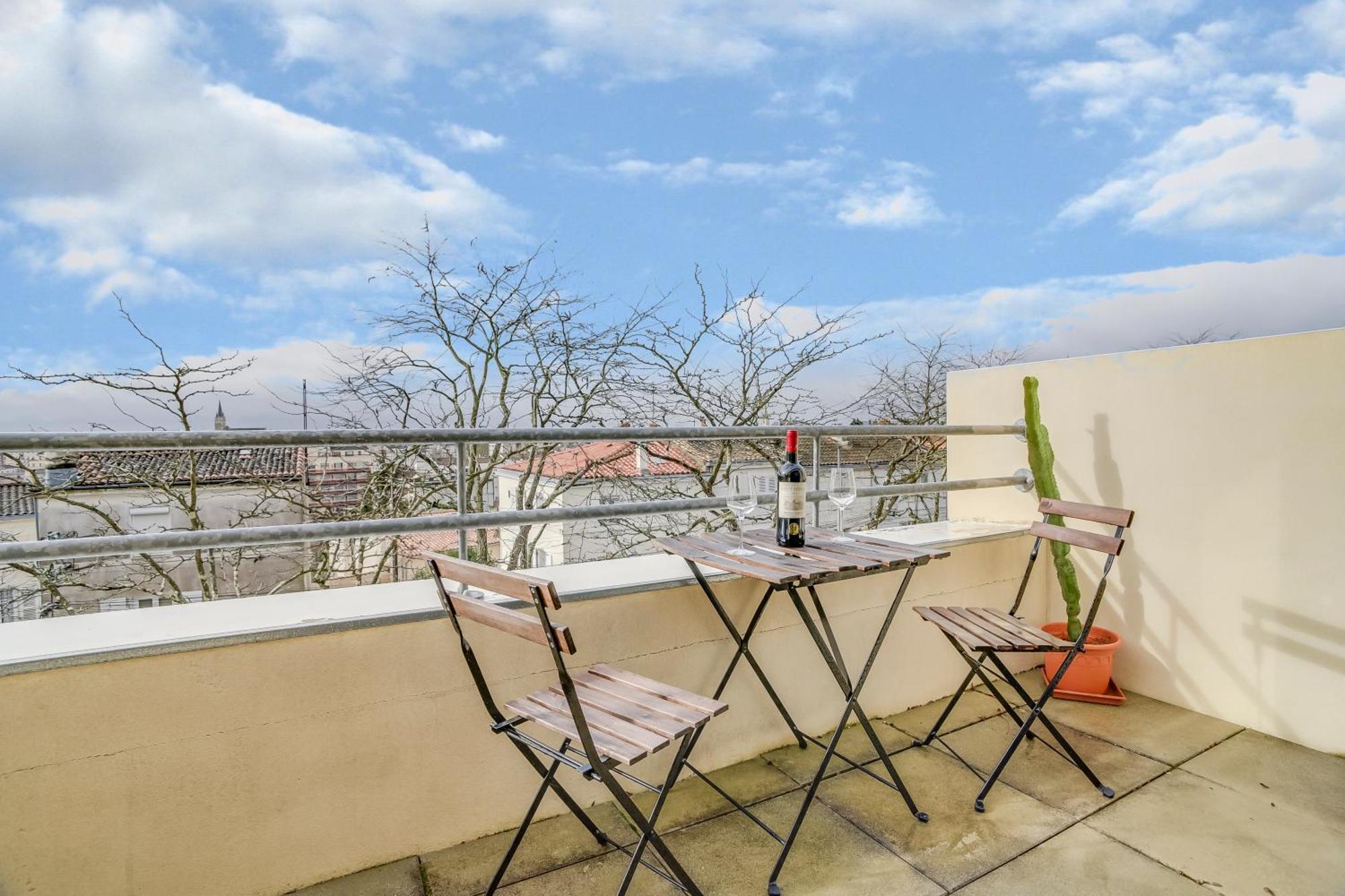 Apartamento Votre Escale - Le Petit Montmartre Niort Exterior foto