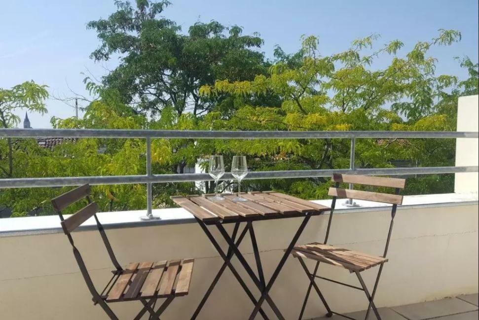 Apartamento Votre Escale - Le Petit Montmartre Niort Exterior foto